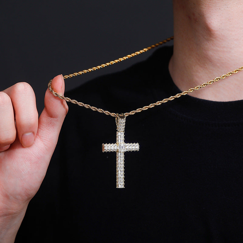 Collier pendentif croix