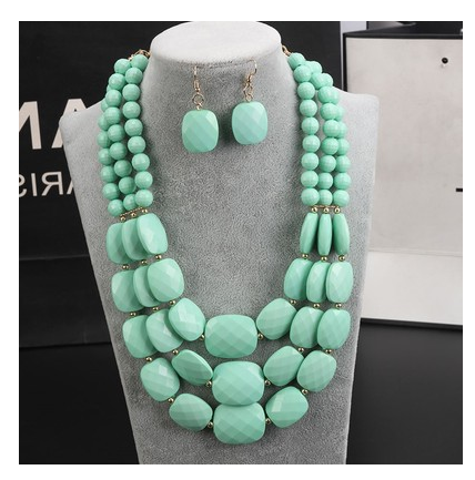 Ensemble de bijoux en perles africaines