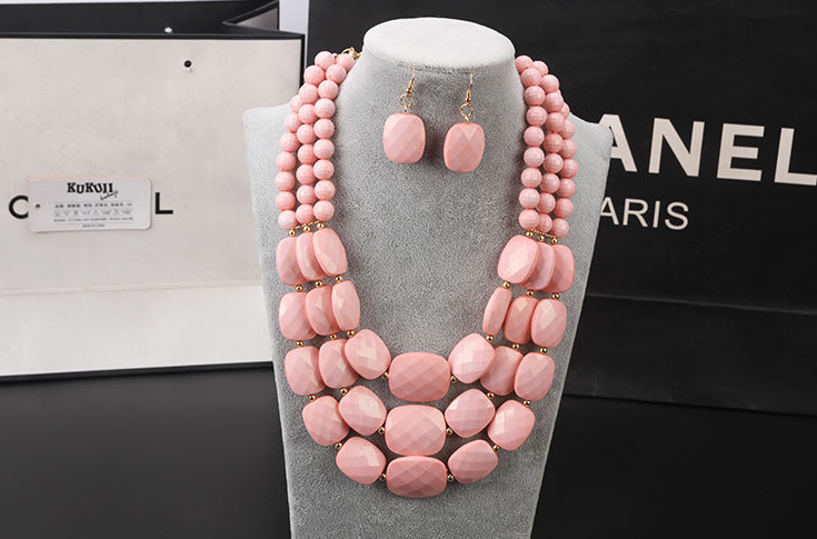Ensemble de bijoux en perles africaines