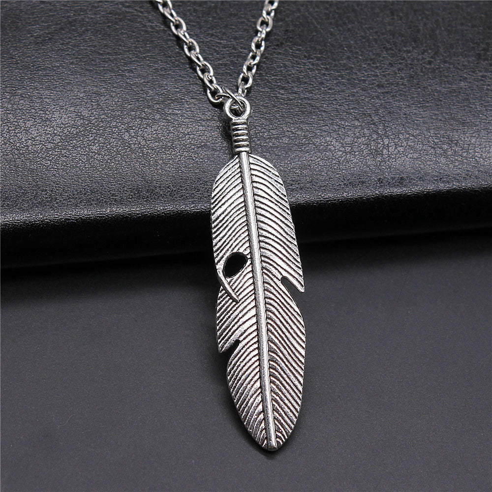 Chaîne et pendentif unisexe en plumes d'ailes d'oiseaux