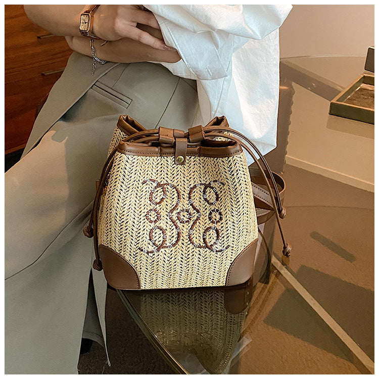 Women's Straw Beach Bucket Bag β Woven Seaside Vacation Shoulder Bag with Drawstring