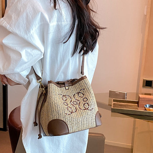 Women's Straw Beach Bucket Bag – Woven Seaside Vacation Shoulder Bag with Drawstring